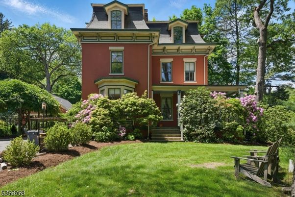 Backyard, Exterior, Facade, Queen Anne Victorian