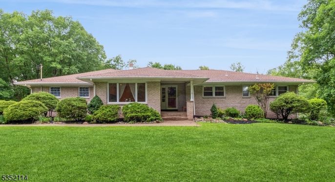 Exterior, Facade, Brick Facade, Ranch