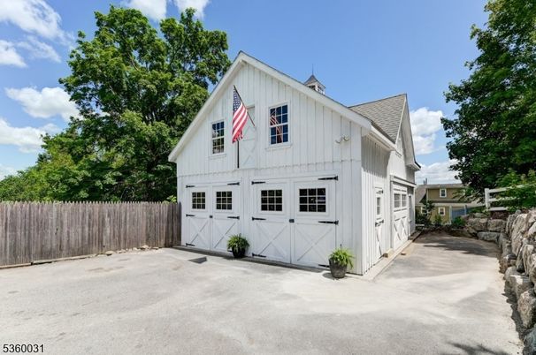 Detached Garage, Exterior