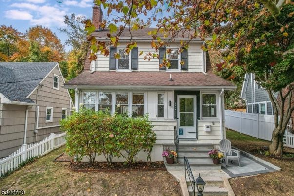Exterior, Facade, Cape Cod