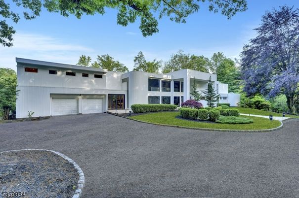 Attached, Backyard, Exterior, Facade, Modern