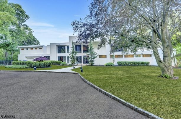 Backyard, Exterior, Facade, Modern