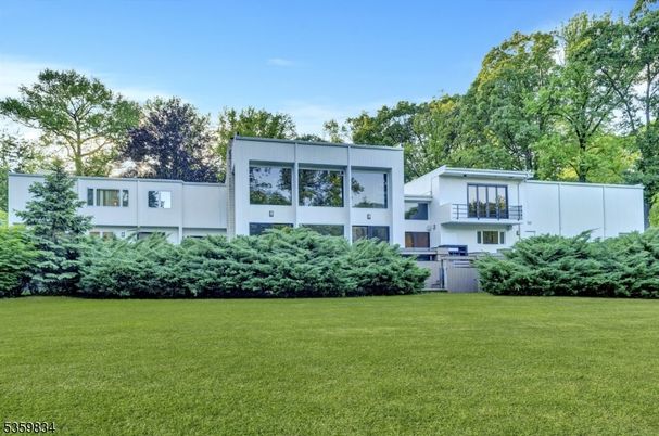 Backyard, Exterior, Facade, Modern
