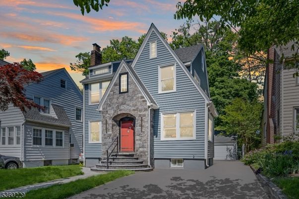 Exterior, Facade, Queen Anne Victorian