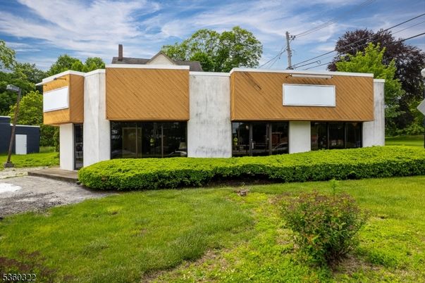 Backyard, Exterior, Facade, Modern