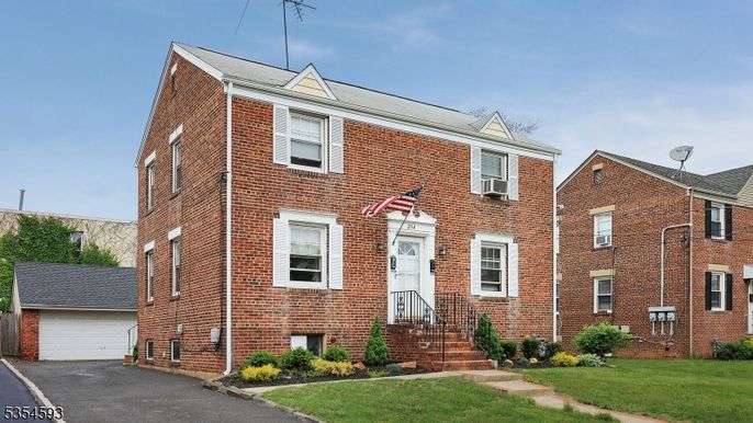 Attached, Exterior, Facade, Brick Facade, Rowhouse