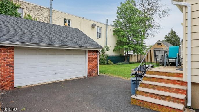Detached Garage, Exterior