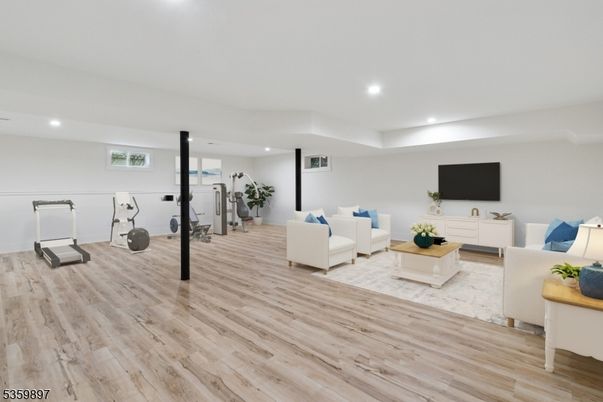 Fitness Equipment, Interior, Living room, Recessed Lighting, Wood Texture Flooring