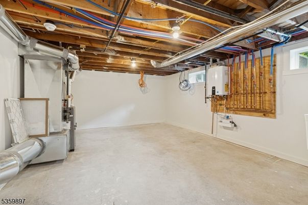 Empty room, Interior, Wooden Beams