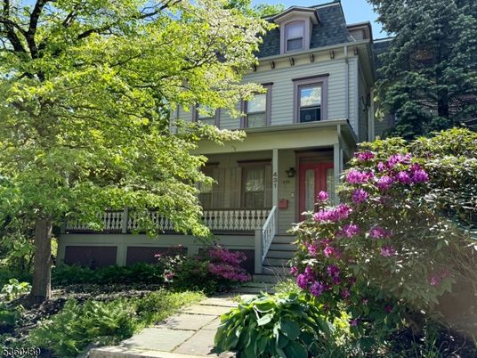 Exterior, Facade, American Foursquare