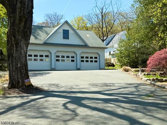 Attached, Exterior, Facade, Cape Cod