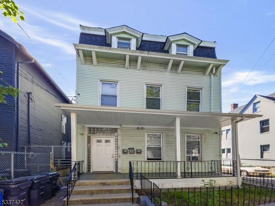 Exterior, Facade, Hot Tub, American Foursquare