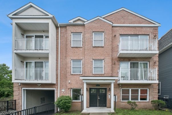 Exterior, Facade, Brick Facade, Rowhouse