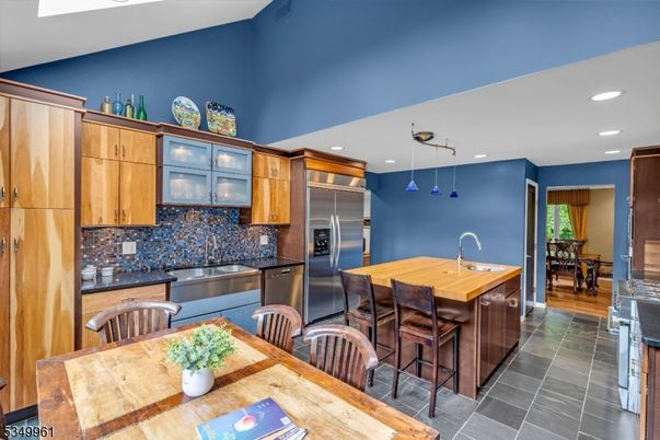 Dining room, Interior, Kitchen, Pendant Lights, Recessed Lighting, Stainless Steel Appliances