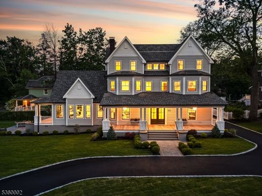 Exterior, Facade, Queen Anne Victorian