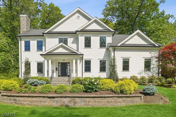 Exterior, Facade, Farmhouse