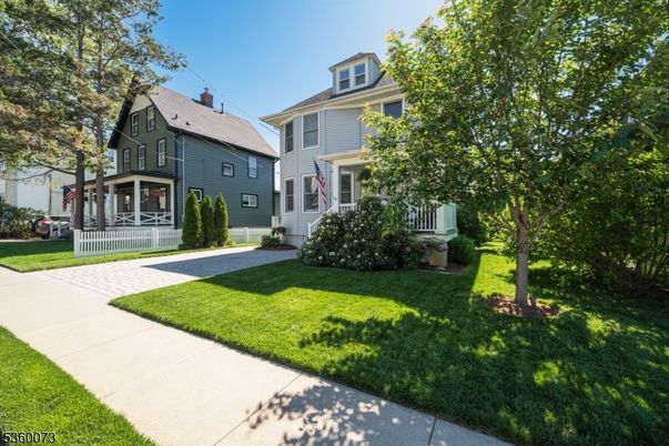 Backyard, Exterior, Facade, Queen Anne Victorian