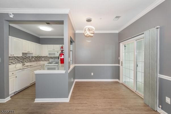 Interior, Kitchen, Pendant Lights, Wood Texture Flooring