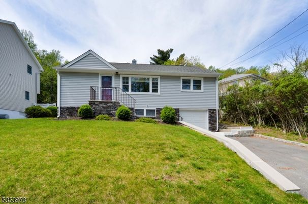 Attached, Exterior, Facade, Raised Ranch