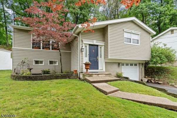Attached, Exterior, Facade, Raised Ranch