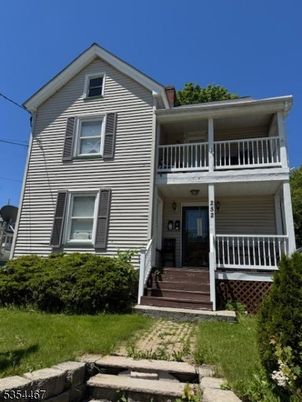 Exterior, Facade, Queen Anne Victorian