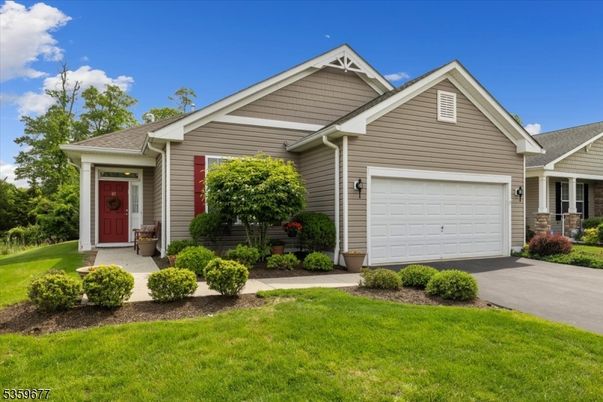 Attached, Exterior, Facade, American Craftsman