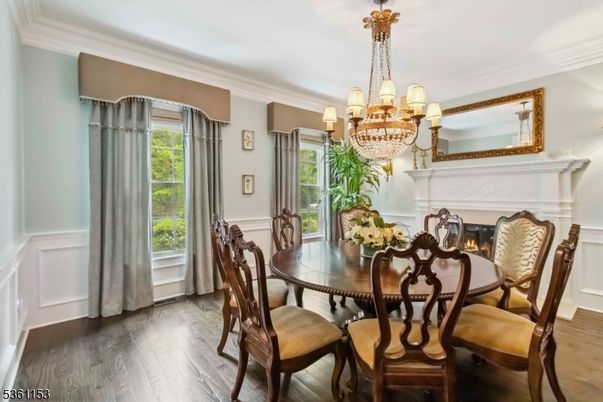 Chandelier, Dining room, Fireplace, Interior, Wood Texture Flooring