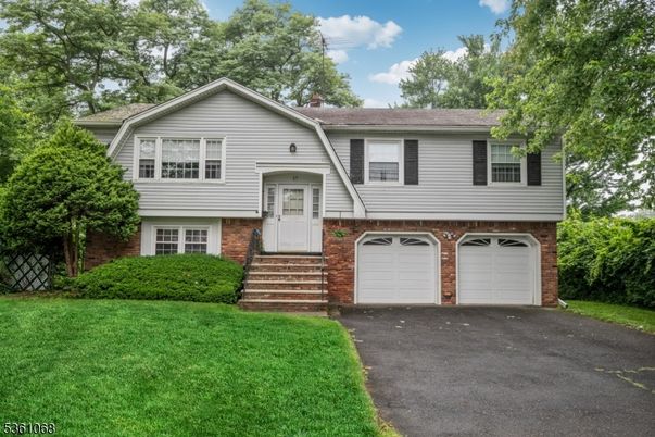 Attached, Exterior, Facade, Brick Facade, Raised Ranch