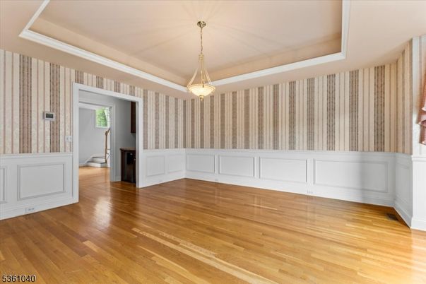 Empty room, Interior, Pendant Lights, Wood Texture Flooring