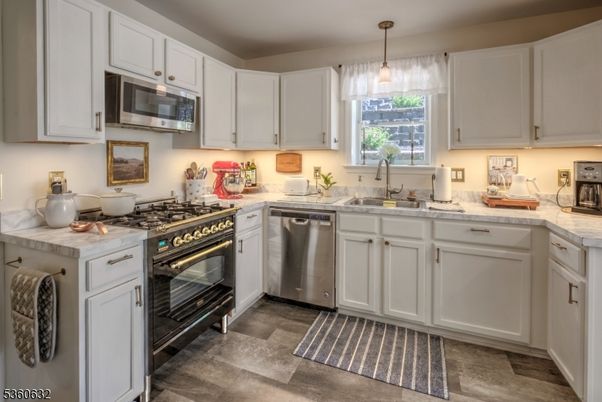 Interior, Kitchen, Pendant Lights, Stainless Steel Appliances