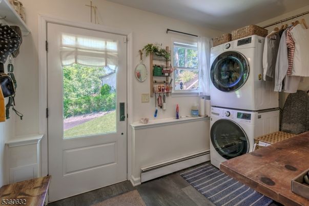 Interior, Utility Closets, Washer, Wood Texture Flooring