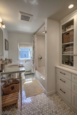 Bathroom, Interior, Recessed Lighting
