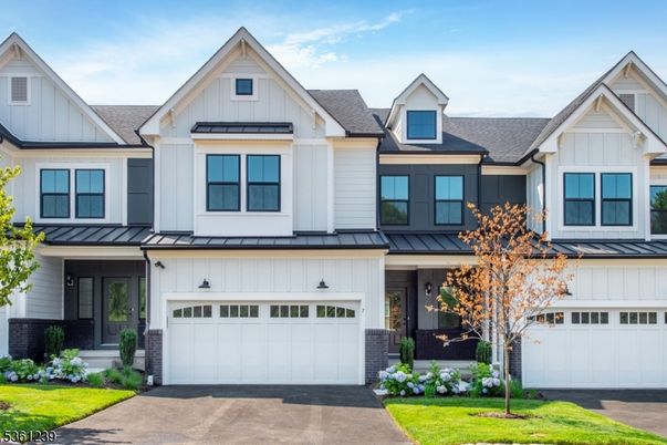 Attached, Exterior, Facade, Farmhouse