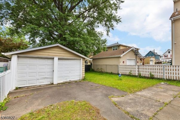 Detached Garage, Exterior