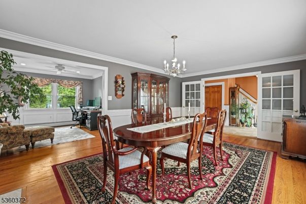 Chandelier, Dining room, Interior, Recessed Lighting, Wood Texture Flooring