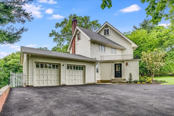 Attached, Exterior, Facade, Farmhouse