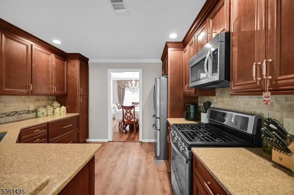 Dining room, Interior, Kitchen, Recessed Lighting, Wood Texture Flooring