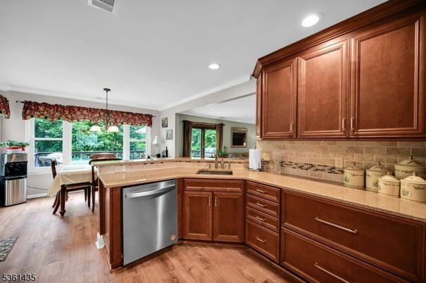 Dining room, Interior, Kitchen, Pendant Lights, Recessed Lighting, Wood Texture Flooring