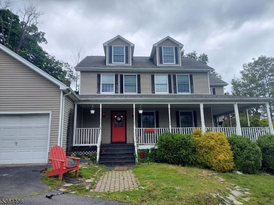 Attached, Exterior, Facade, American Foursquare