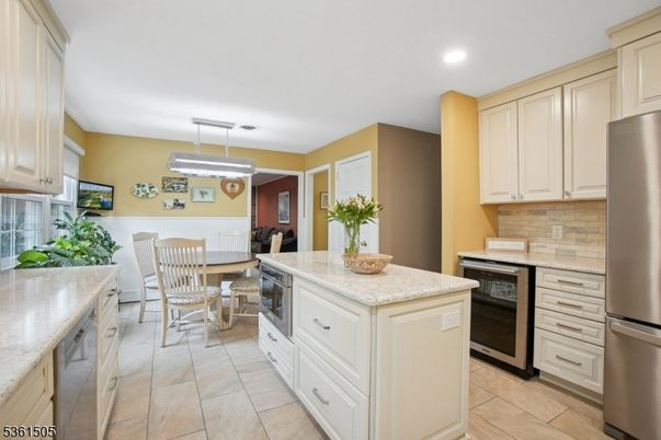 Dining room, Interior, Kitchen, Pendant Lights, Recessed Lighting, Stainless Steel Appliances