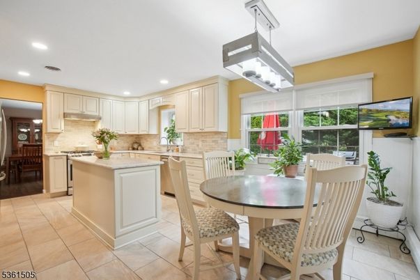 Dining room, Interior, Kitchen, Recessed Lighting