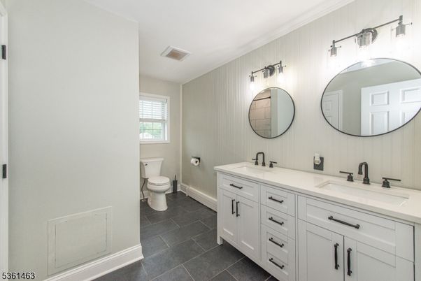 Bathroom, Dual Sink Vanities, Interior