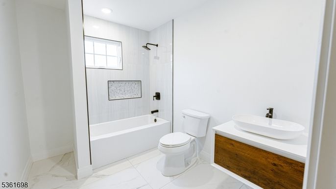Bathroom, Interior, Marble, Recessed Lighting