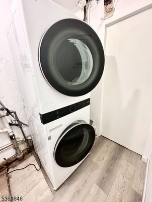 Interior, Utility Closets, Washer, Wood Texture Flooring