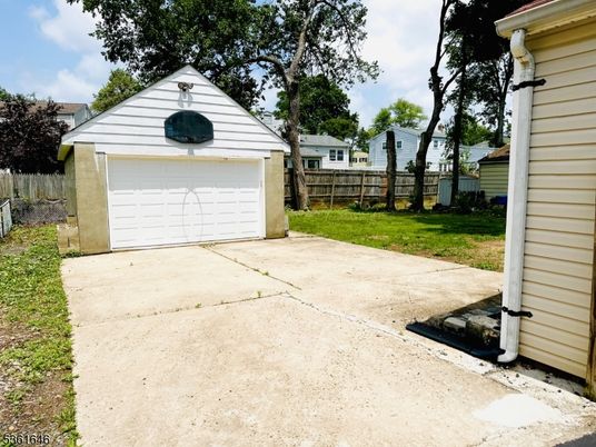 Detached Garage, Exterior