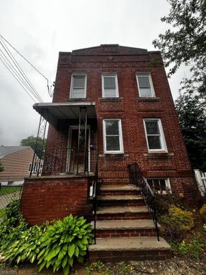 Exterior, Facade, Brick Facade, Rowhouse