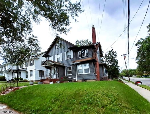 Backyard, Exterior, Facade, Queen Anne Victorian