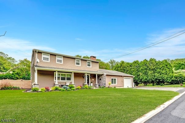 Attached, Backyard, Exterior, Facade, Split Level