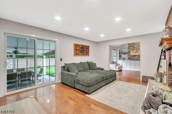 Interior, Living room, Recessed Lighting, Wood Texture Flooring