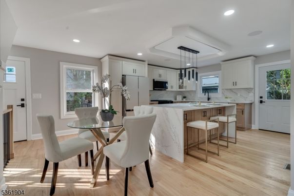 Dining room, Interior, Kitchen, Marble Walls, Pendant Lights, Recessed Lighting, Stainless Steel Appliances, Wood Texture Flooring